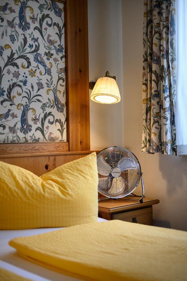 Hotel Goldener Hirsch ฟรีดริชส์ฮาเฟน ภายนอก รูปภาพ