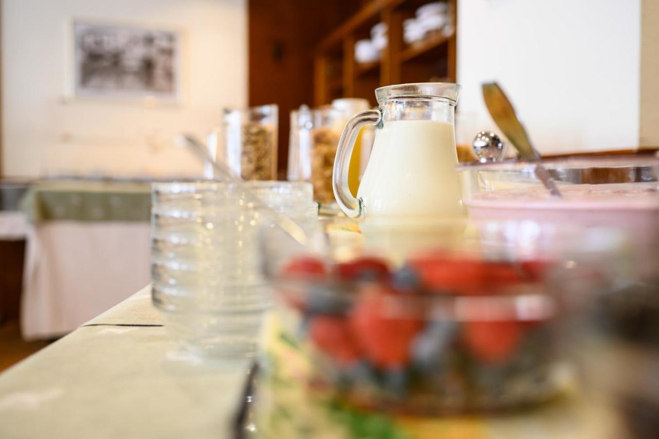 Hotel Goldener Hirsch ฟรีดริชส์ฮาเฟน ภายนอก รูปภาพ