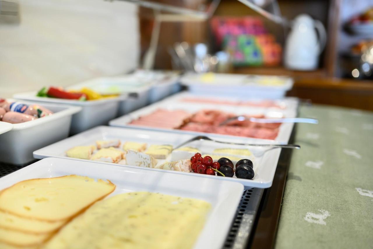 Hotel Goldener Hirsch ฟรีดริชส์ฮาเฟน ภายนอก รูปภาพ