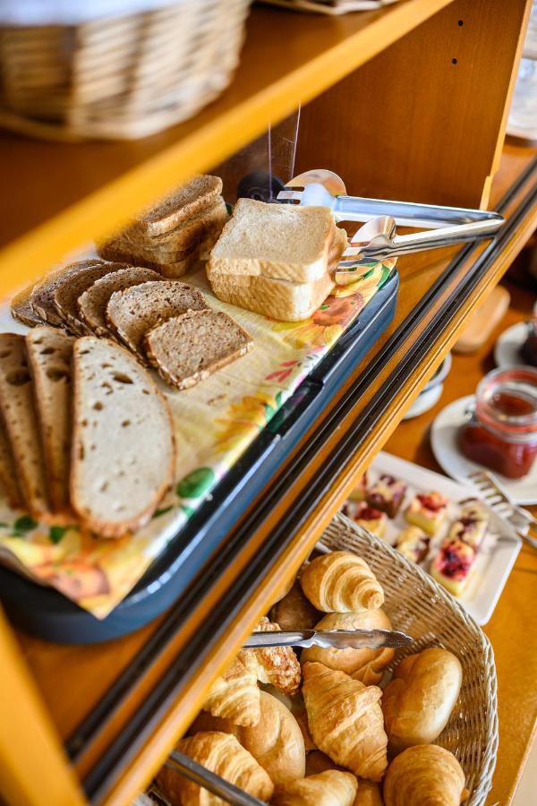 Hotel Goldener Hirsch ฟรีดริชส์ฮาเฟน ภายนอก รูปภาพ