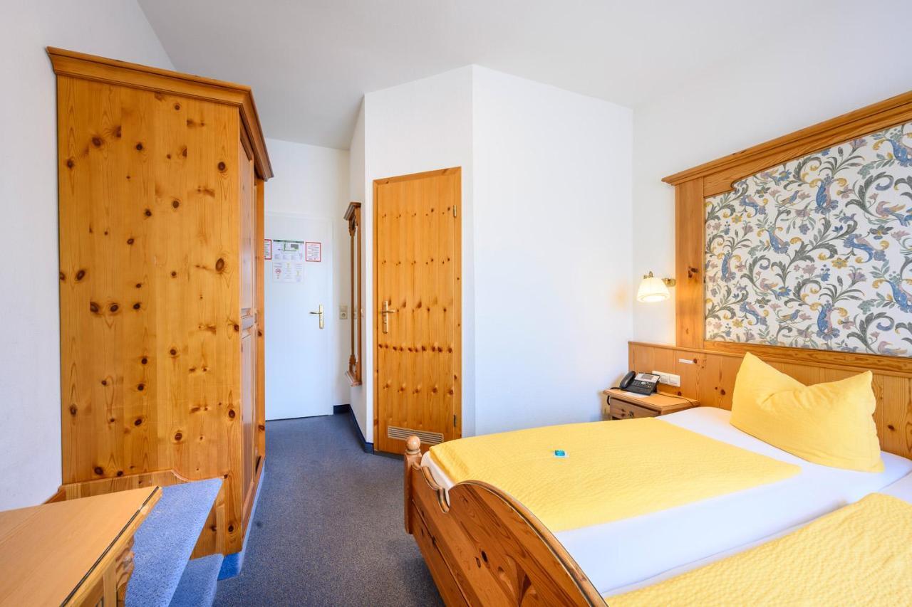 Hotel Goldener Hirsch ฟรีดริชส์ฮาเฟน ภายนอก รูปภาพ